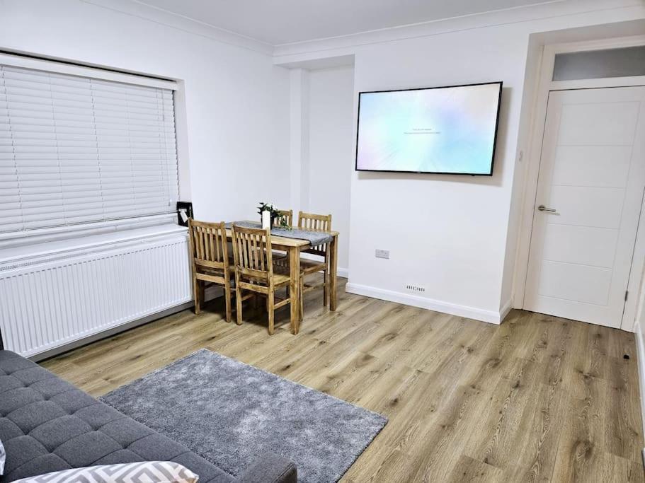 Wonderful Apartment In Wembley Londyn Zewnętrze zdjęcie