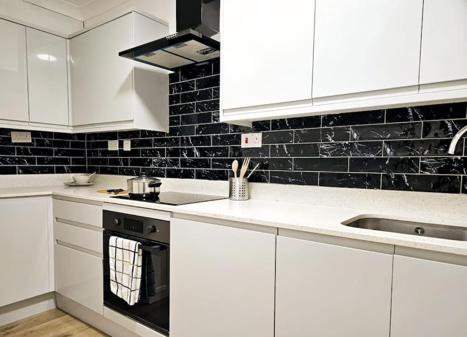 Wonderful Apartment In Wembley Londyn Zewnętrze zdjęcie